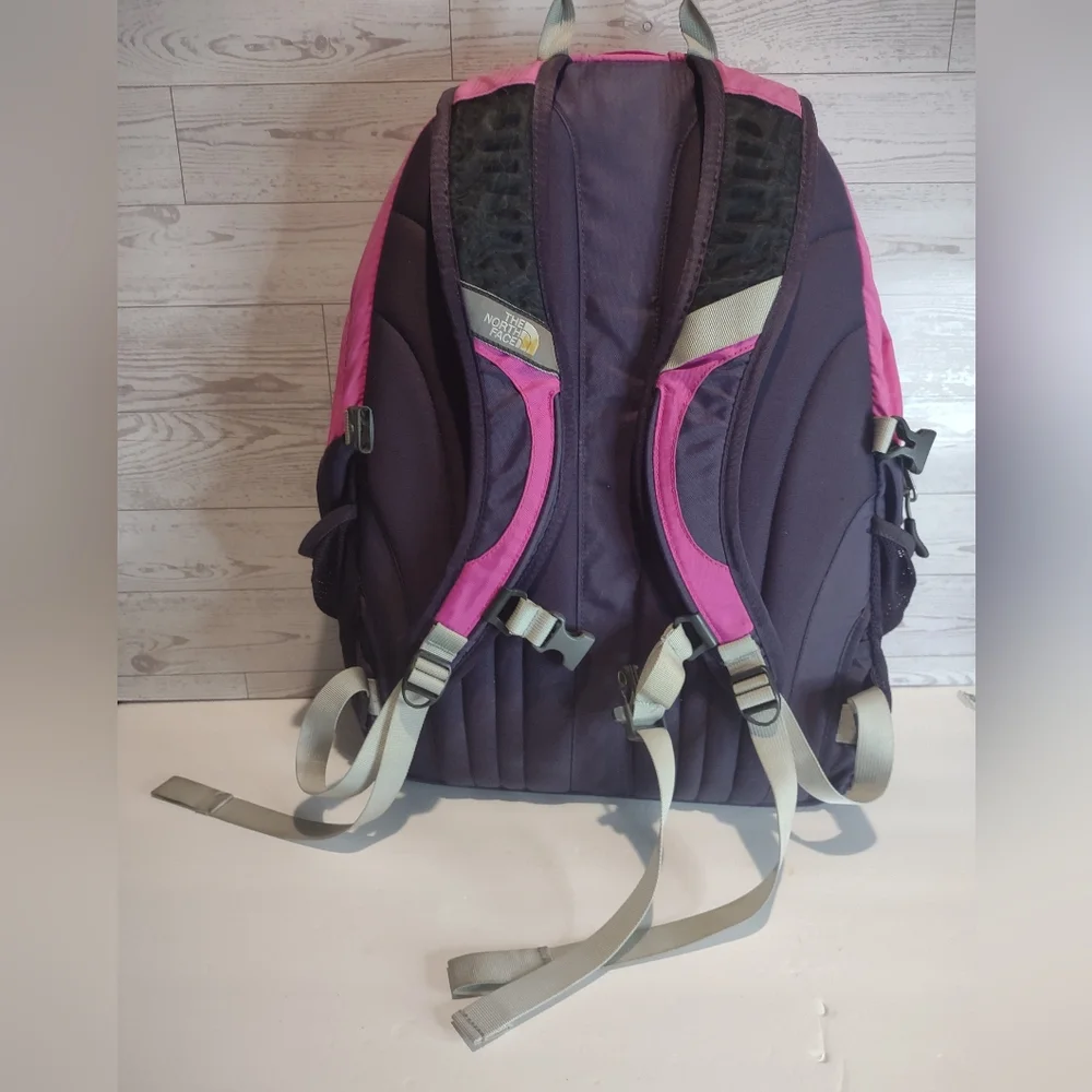 The North Face Recon Backpack - Picture 2 of 5